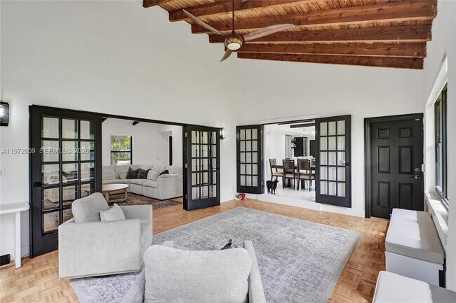 Building Photo - 9901 SW 79th Ave