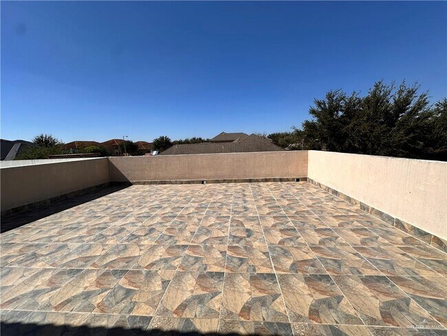 Building Photo - 25 Keeton Ave E