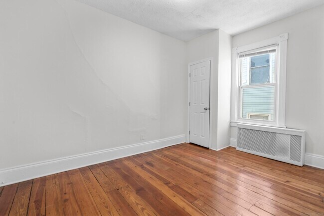 Building Photo - 394 Gregory St