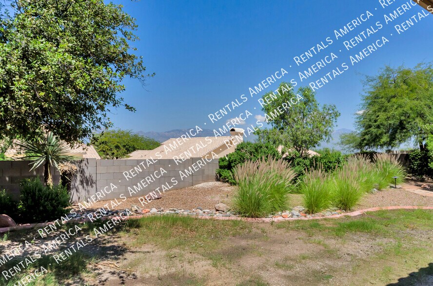 Building Photo - 10951 E Soaptree Pl