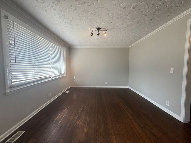 Building Photo - FOR RENT - 3 Bed 2 Bath House in South Nash - Pet Friendly