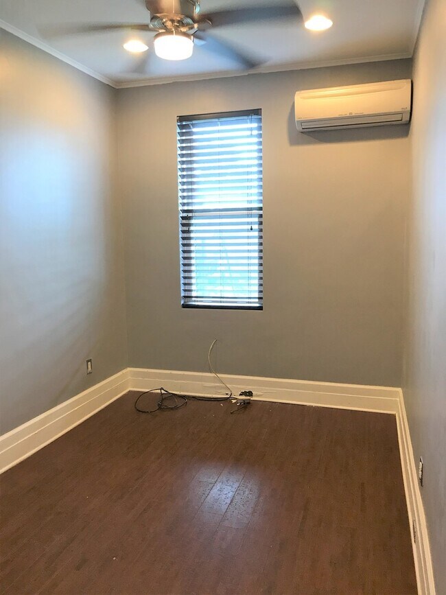 Building Photo - Charming 2 Bedroom/2 Bathroom Apartment in...