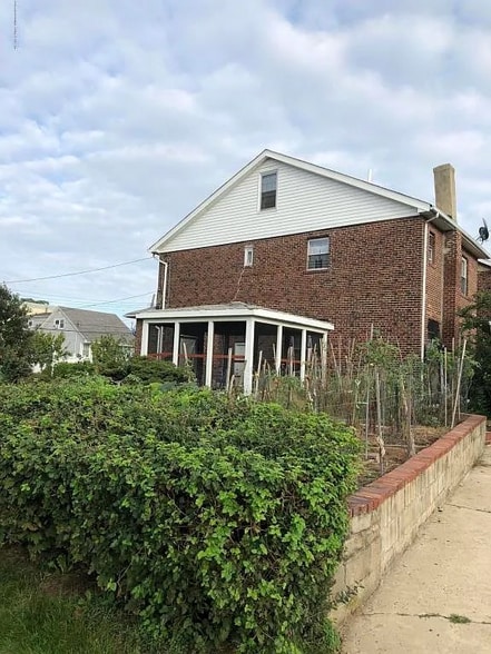 Building Photo - 352 Liberty Ave