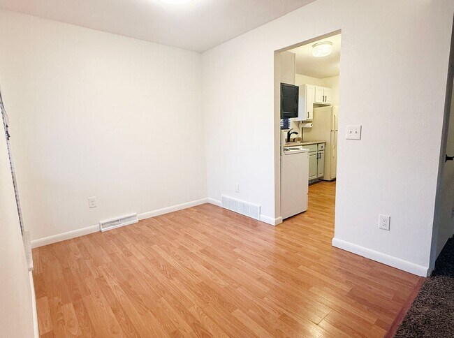 Building Photo - Clean & Quiet 3 Bed / 2.5 Bath Town Home with 2 Car Garage in Arvada