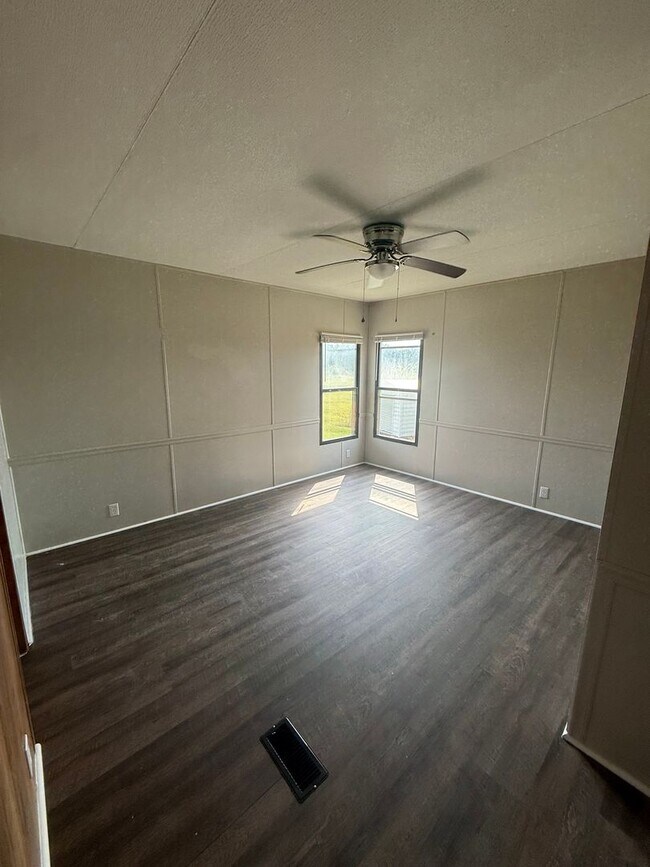 Building Photo - Welcome Home!! 2/2 Newly Renovated Mobile ...