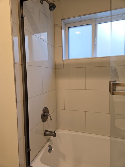 Building Photo - 1541 S Orange Grove Ave