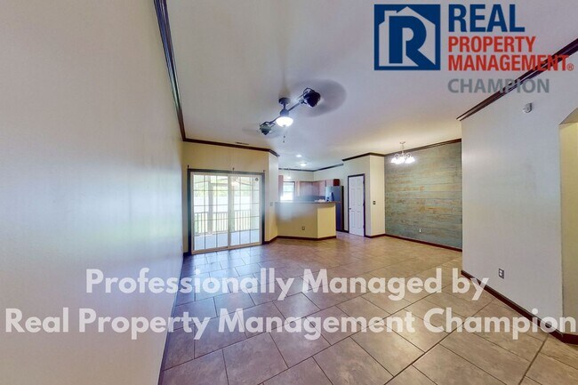 Building Photo - Beautiful Two Story Townhome with Lots of Storage!!