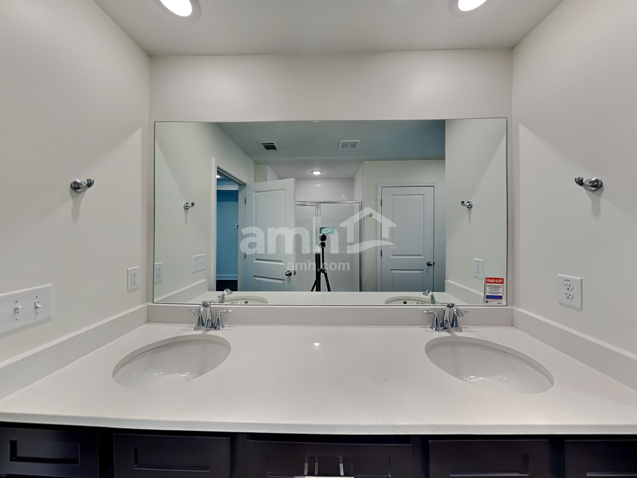 Building Photo - 3830 Chivalry Dr