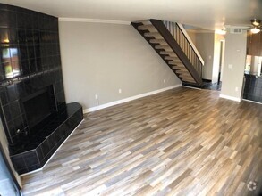Building Photo - Remodeled Townhome with Garage and Yard in...