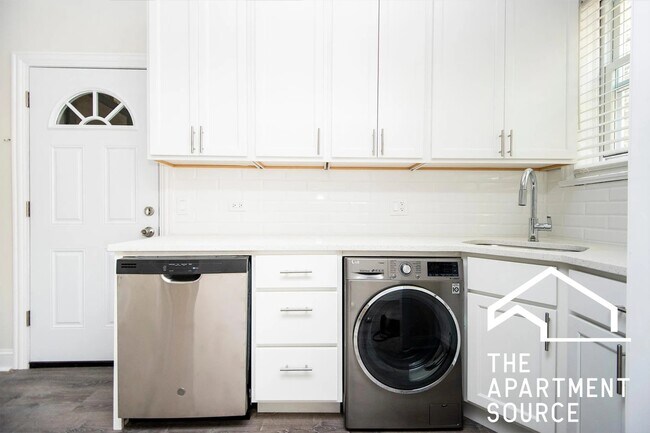 Building Photo - 805 Judson Ave