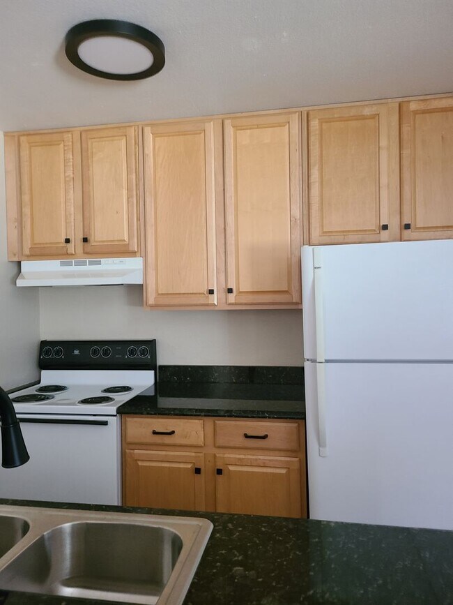 Building Photo - 139 W Lassen Ave