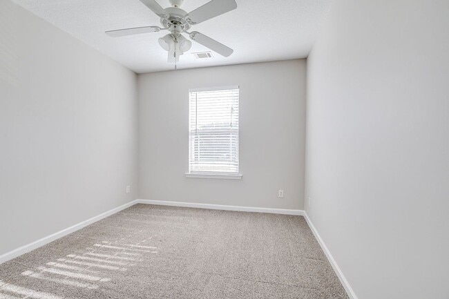 Building Photo - Spacious 4BR Townhome with Elevator in the Heart of Pooler