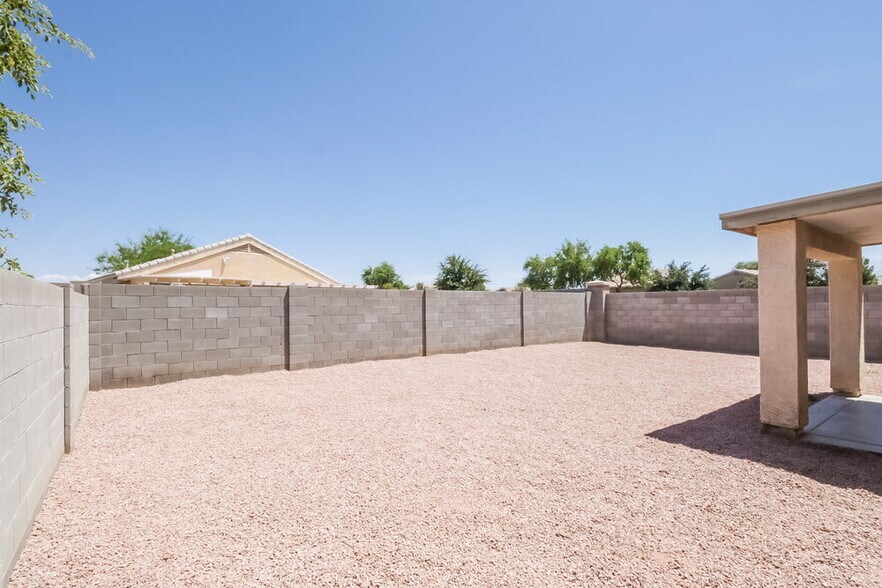 Building Photo - 39173 Kelly Cir