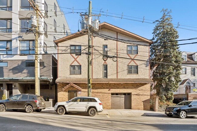Building Photo - 56 68th St
