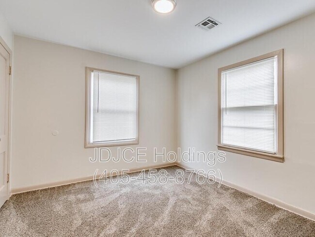 Building Photo - 901 Stansell Dr