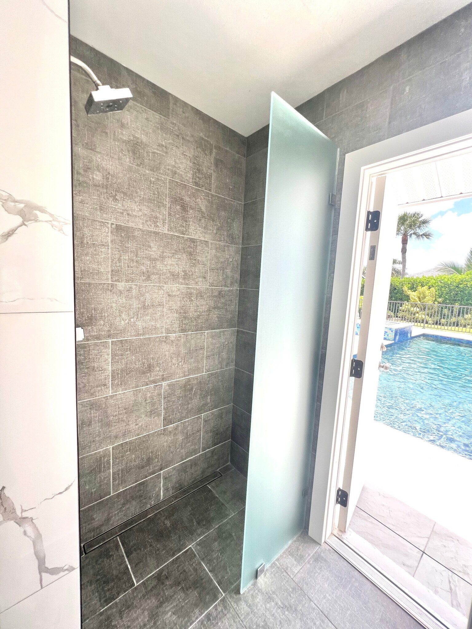 Jr Suite Bath (2) with pool access - 1919 Countess Ct