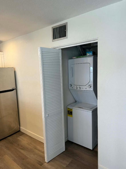 Building Photo - 1642 NE South St