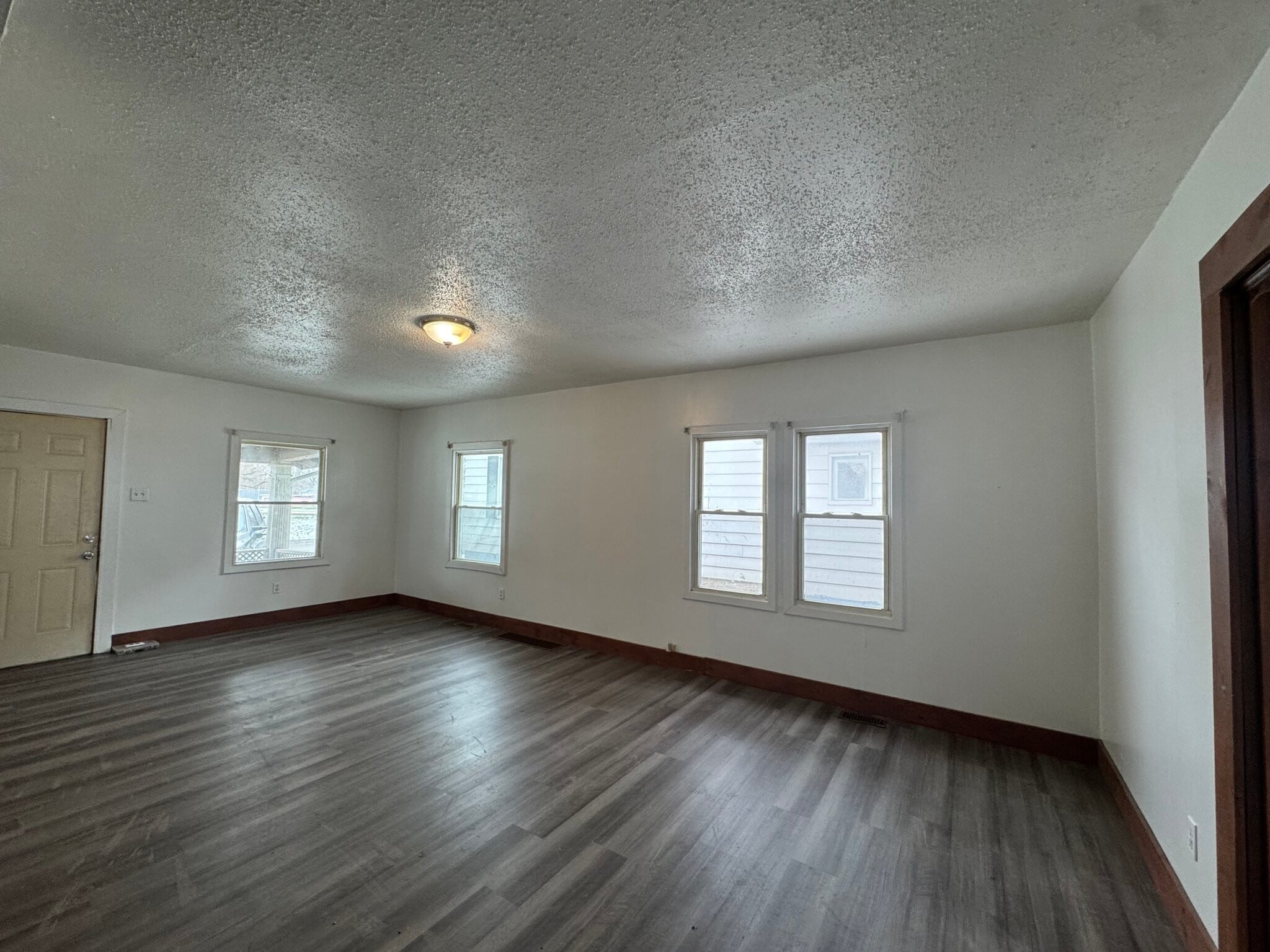 Building Photo - 1311 N Walnut Grove Ave