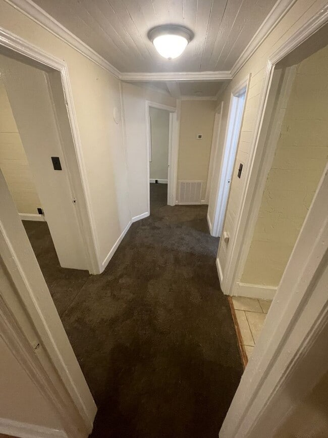 Building Photo - 2 Bd 1 Ba Ranch