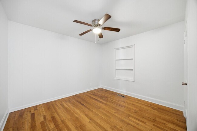 Building Photo - 3826 Kingwood Cir