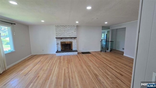 Building Photo - 40 Beechwood Rd
