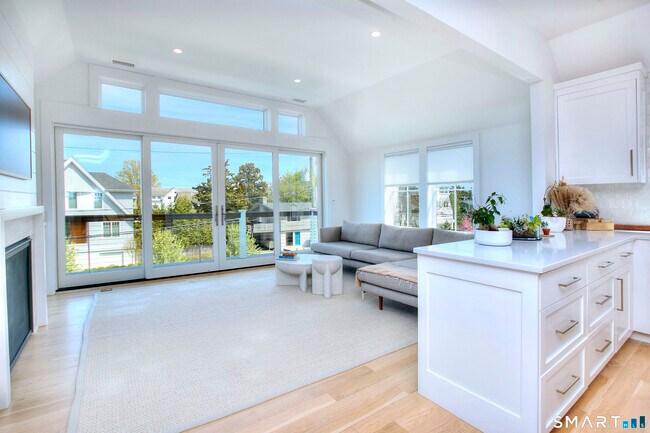 Building Photo - 26 Island Way