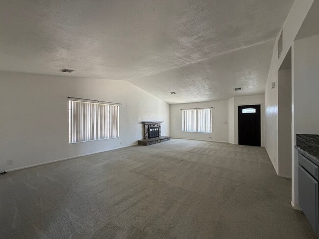 Building Photo - Beautiful 3 Bedroom House Located on Calico Lake