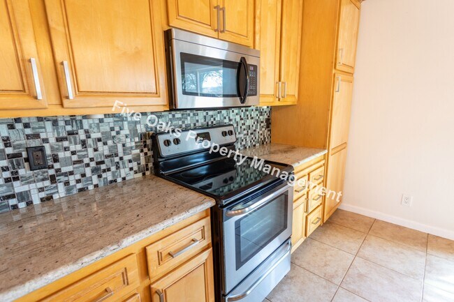 Building Photo - 2815 Stanford Ln