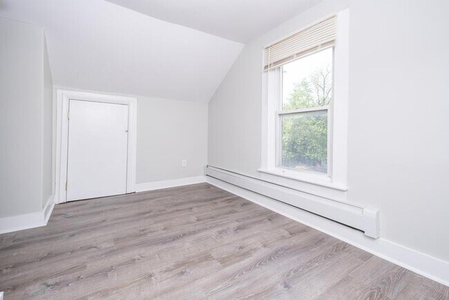 Building Photo - 338 Saratoga St