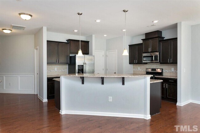 Building Photo - 3 Bedroom 2.5 Bathroom Townhome Home w/ Open Floorplan and a 2 car Garage in the heart of Morrisv...