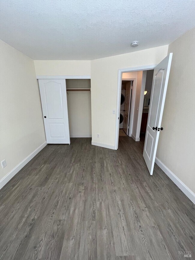 Building Photo - 7216 Roxanne Ln