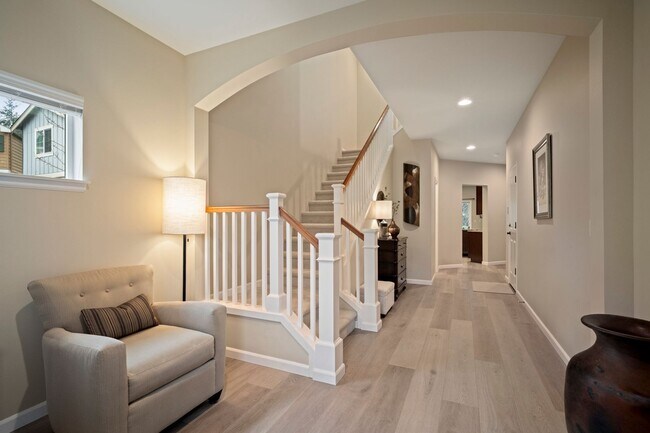 Building Photo - Spacious 5BD Home with Bonus Room and Chefs Kitchen In Duvall!
