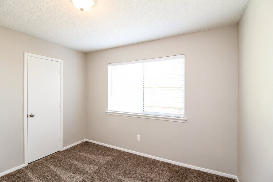 Building Photo - 2534 Bentley Dr