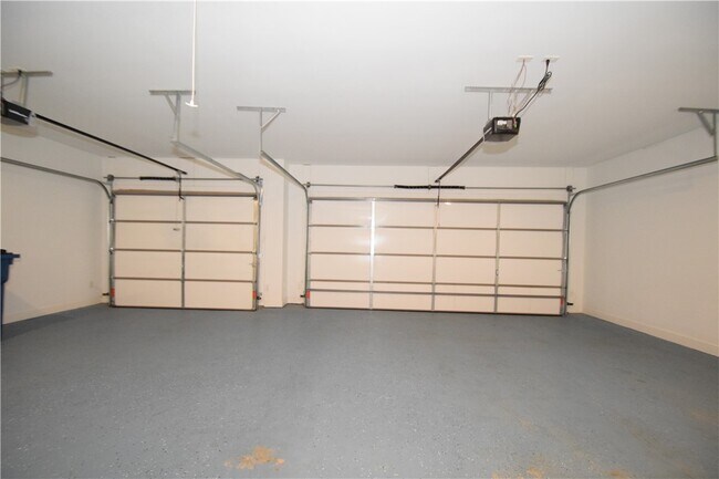 Building Photo - 4203 SW Bermuda Ave