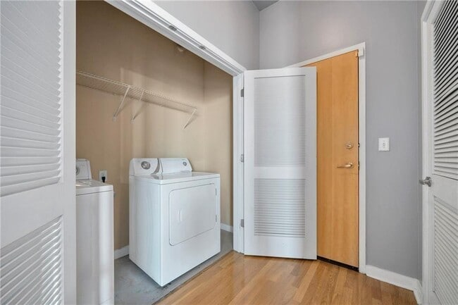 Building Photo - 400 W Peachtree St NW