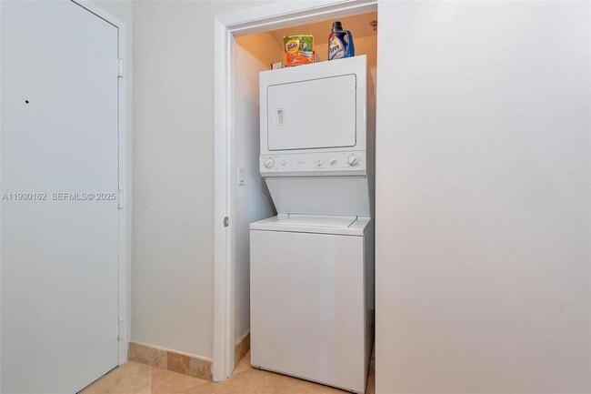 Building Photo - 6515 Collins Ave