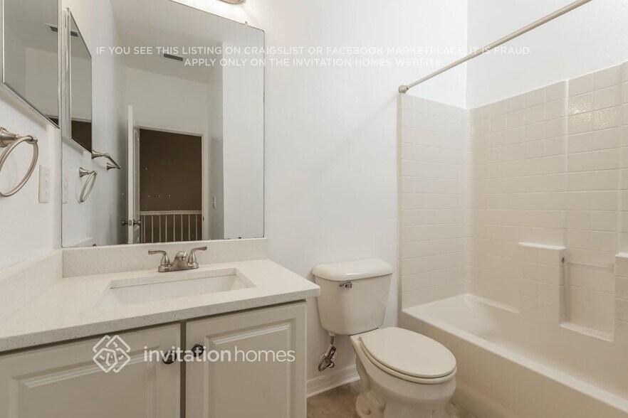 Building Photo - 15792 Fishhawk Falls Dr