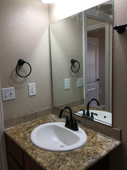 Building Photo - 6325 Reynolds Dr