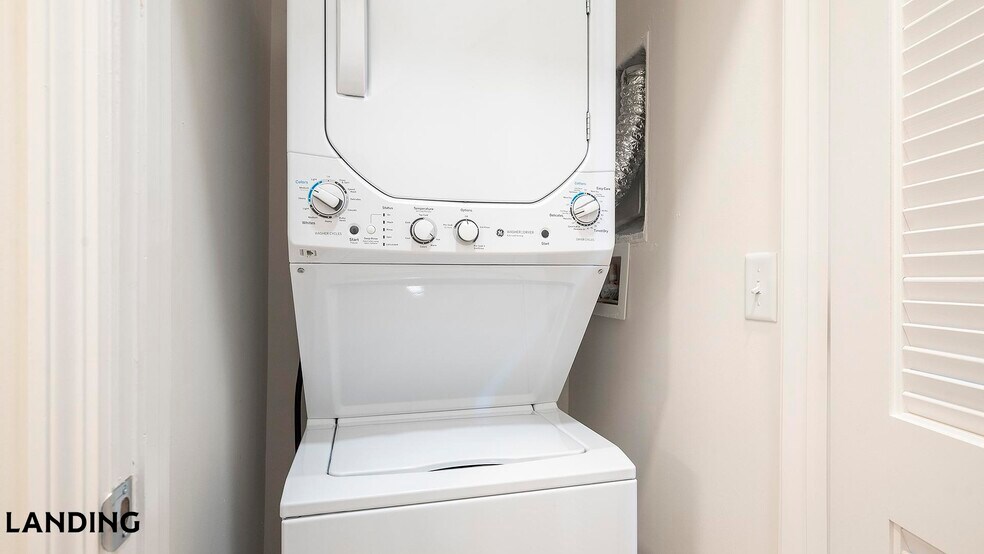 Building Photo - 5256 International Dr