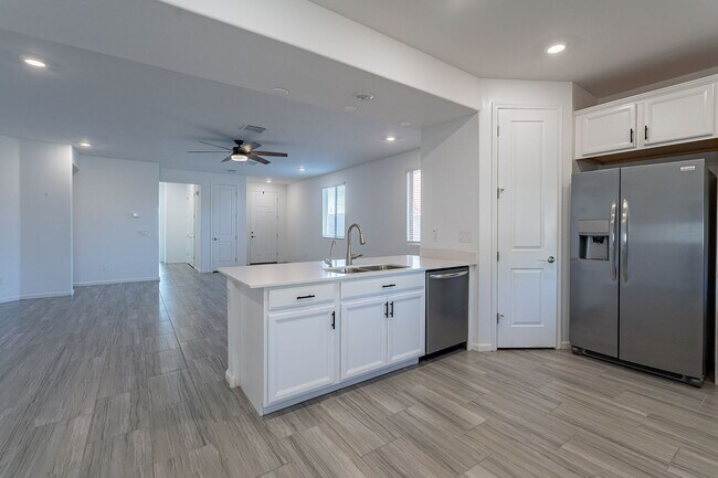 Building Photo - Stunning 2020 Built Maricopa Home