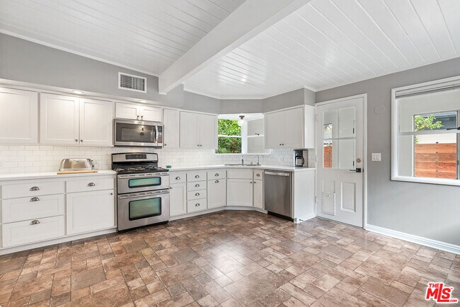 Building Photo - 7639 Machrea St