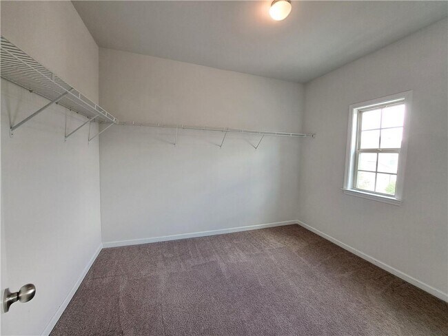 Building Photo - 3329 Long Creek Dr