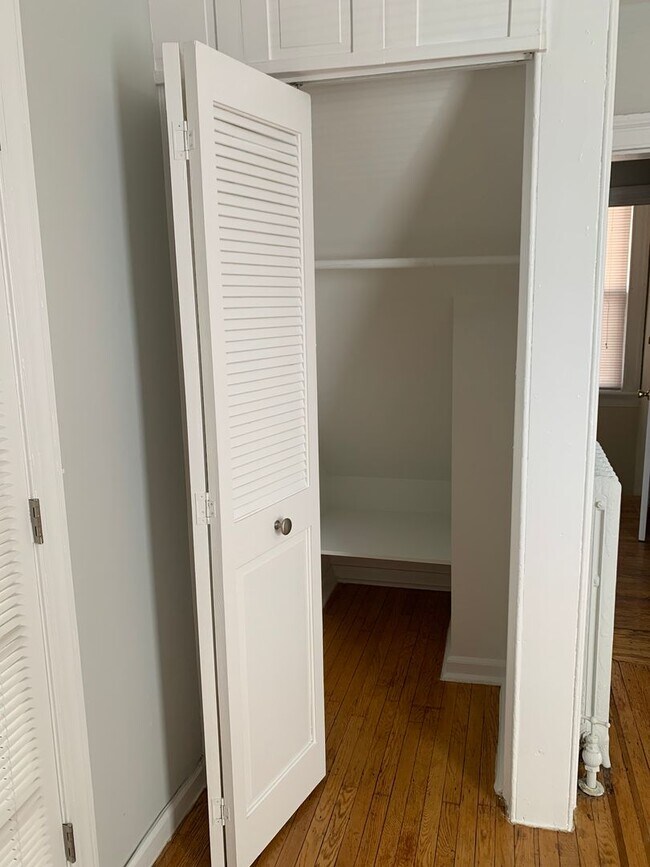 Building Photo - 142 Walnut St