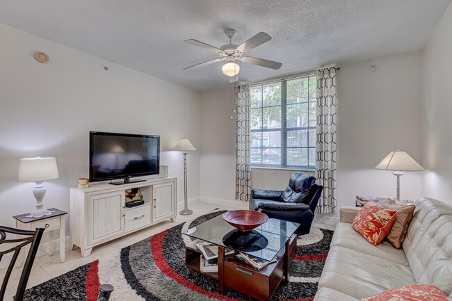 Building Photo - 630 S Sapodilla Ave