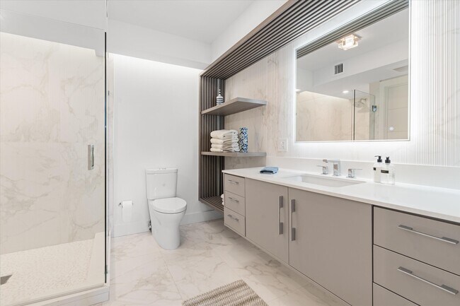 Building Photo - 120 SE 5th Ave