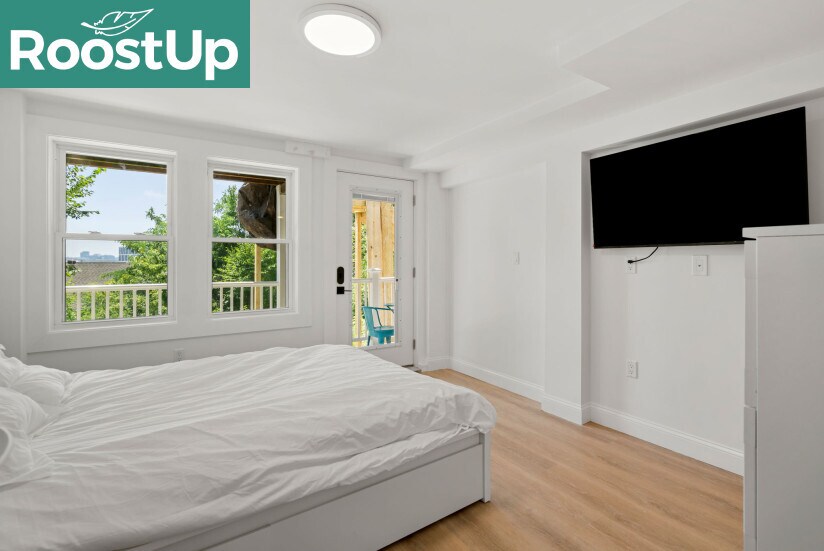 Building Photo - RoostUp Furnished Private Bedroom with Pri...