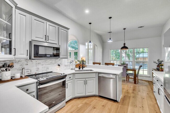 Building Photo - Gorgeously Updated 4 Bed/3.5 Bath in Tranquilla Hall - Buckhead