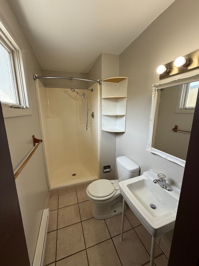 Building Photo - 2 Bedroom | 2 Bathroom Rear Apartment - Open-Concept Layout