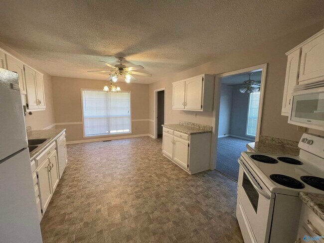 Building Photo - 100 Medicine Bend Ct
