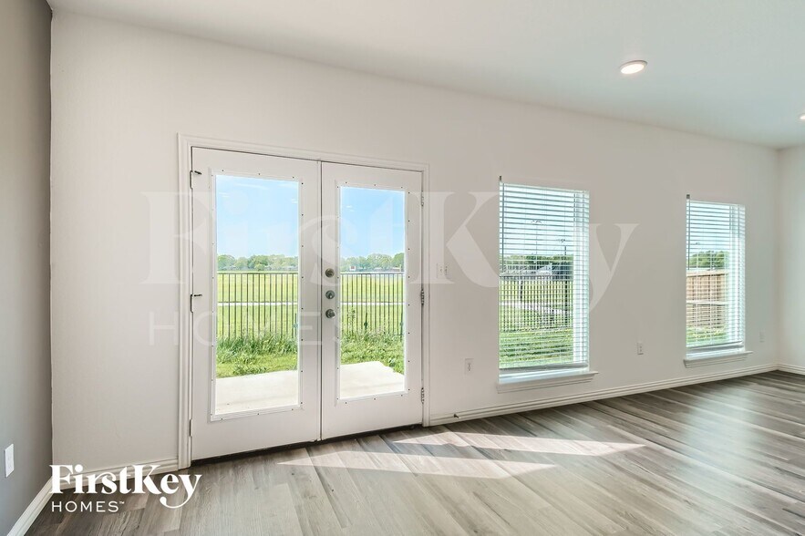 Building Photo - 7360 Parkside Pl Dr